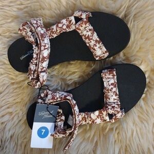 Women's Floris Platform Sport Sandals - Universal Thread Brown Floral Size 7